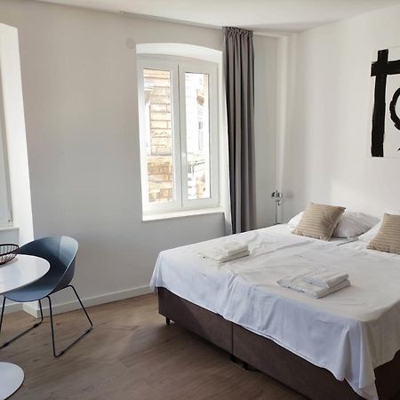 Nik Studio Apartments Pula Bagian luar foto