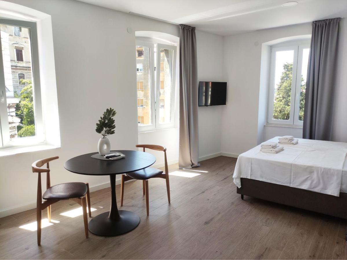 Nik Studio Apartments Pula Bagian luar foto