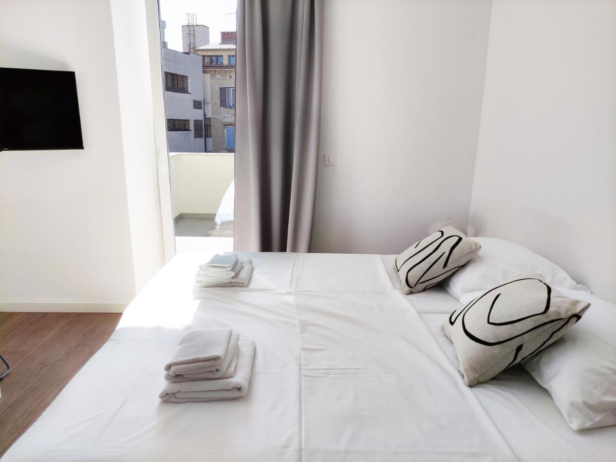 Nik Studio Apartments Pula Bagian luar foto