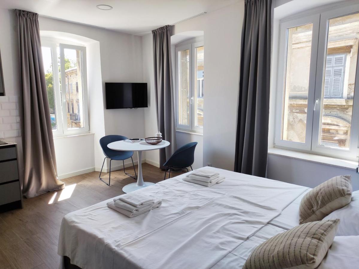 Nik Studio Apartments Pula Bagian luar foto