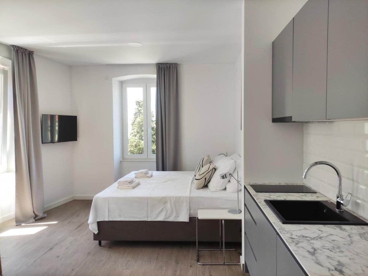 Nik Studio Apartments Pula Bagian luar foto
