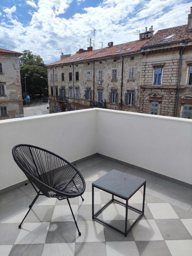 Nik Studio Apartments Pula Bagian luar foto